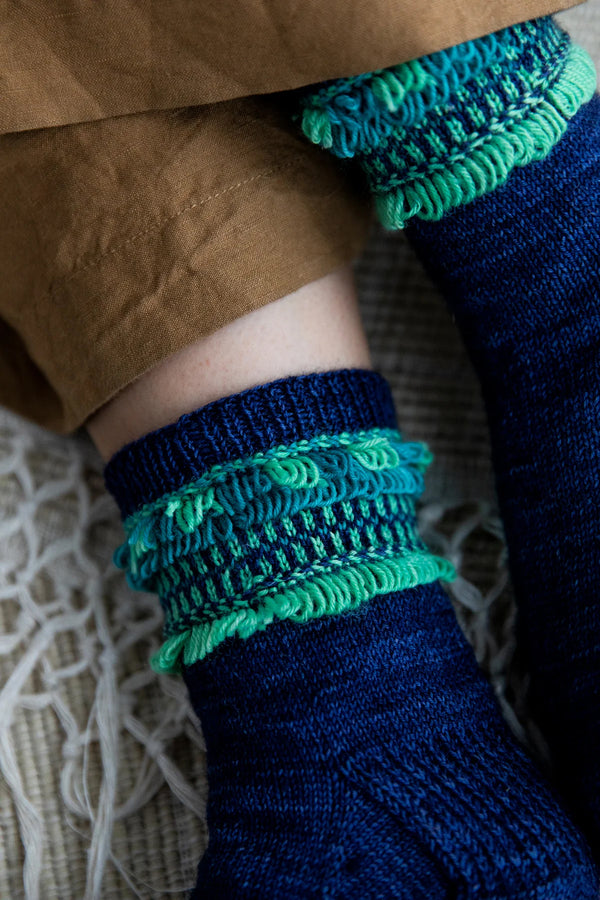 52 Weeks of Socks, Vol. II: More Beautiful Patterns for Year-round  Knitting: Laine, Laine Laine: 9781761450297: : Books