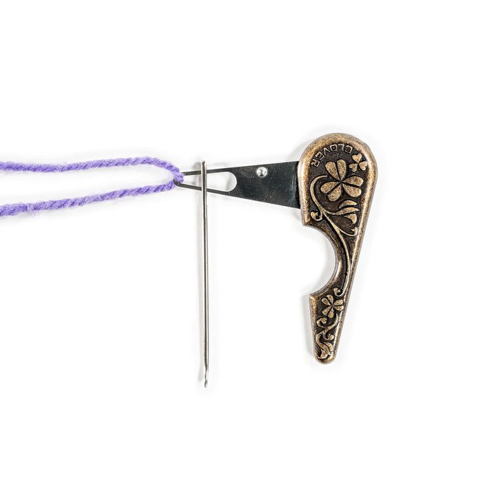Clover Antique Yarn Threader (3114)
