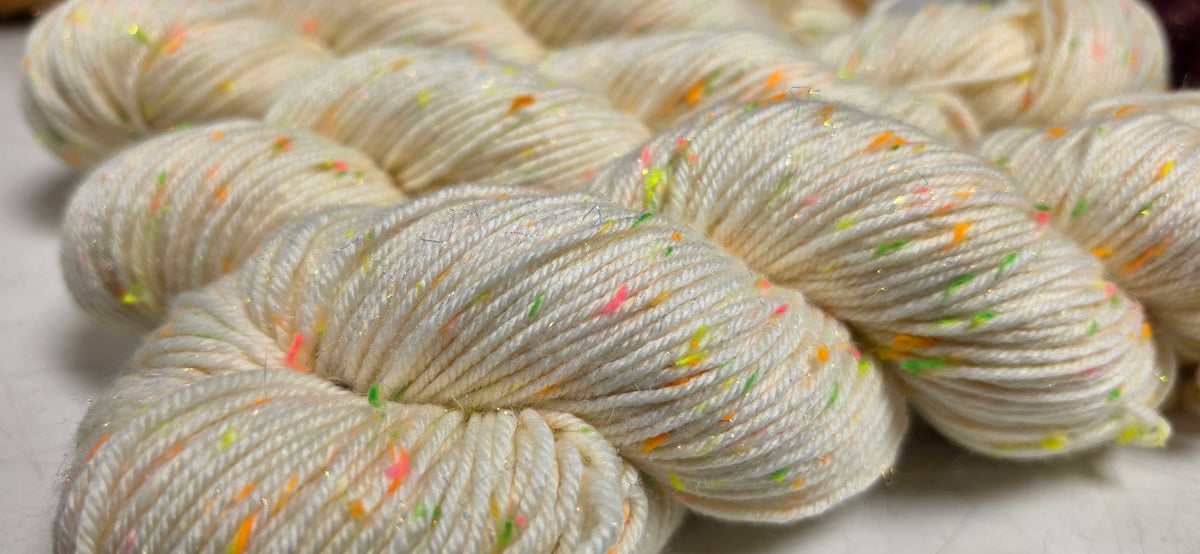 Waifu Yarns Tanoshii DK